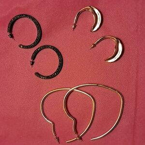 Elegant Gold and Black Hoop Earrings Set
